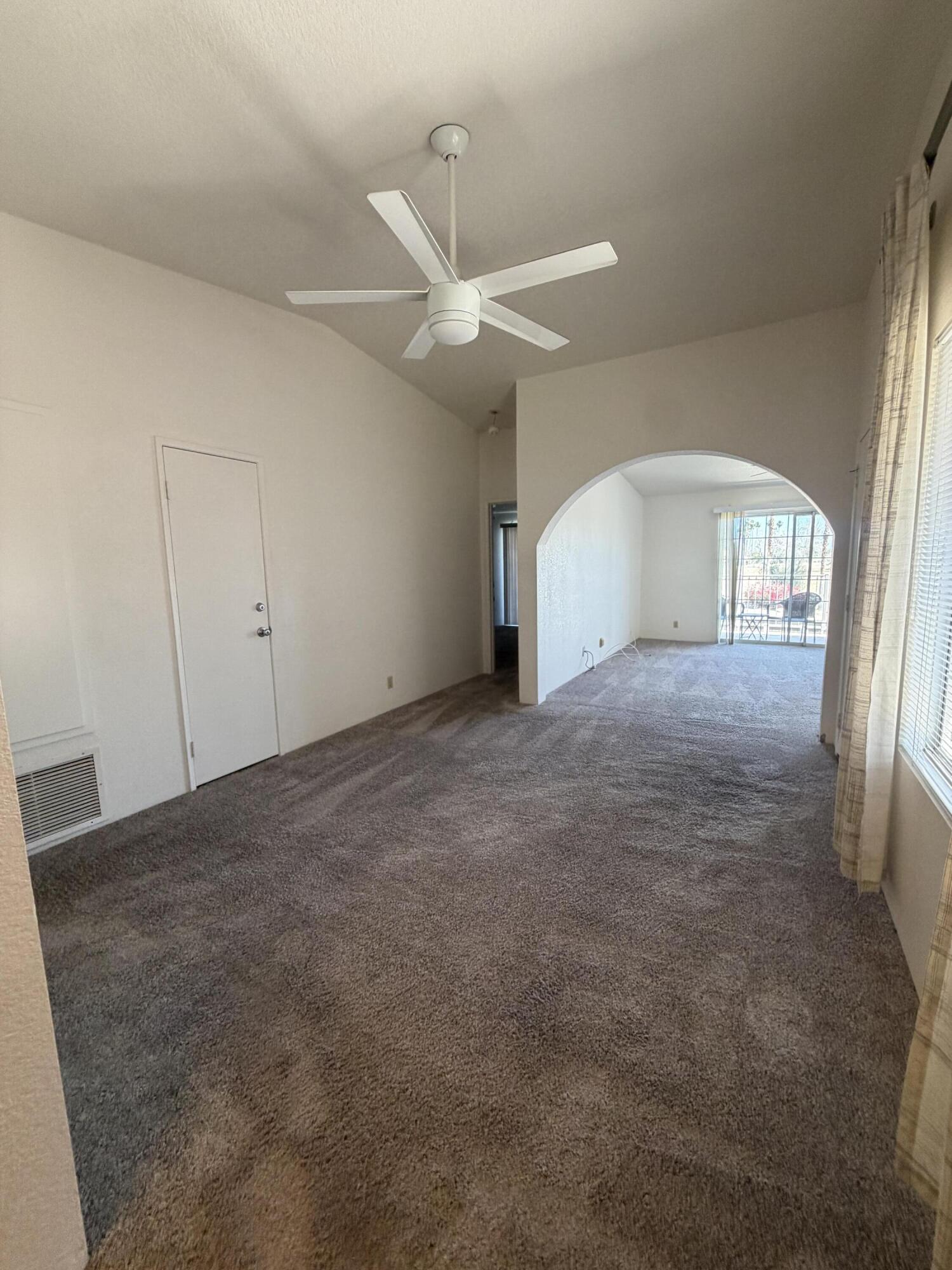 505 South Farrell Drive, Unit R112 Palm Springs, CA 92264 - Photo 4 of 19 Dinning area