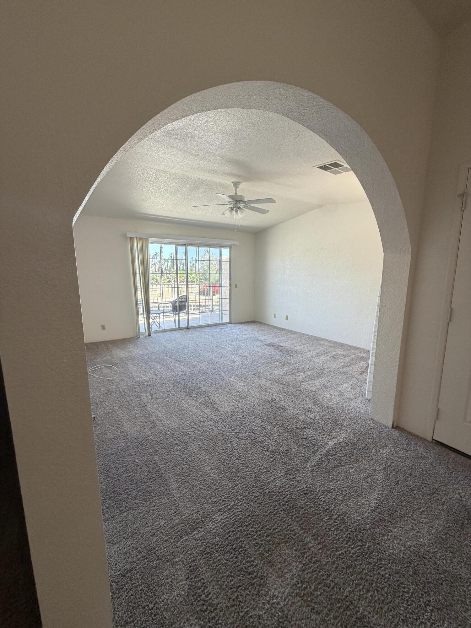 505 South Farrell Drive, Unit R112 Palm Springs, CA 92264 - Photo 5 of 19 Livingroom