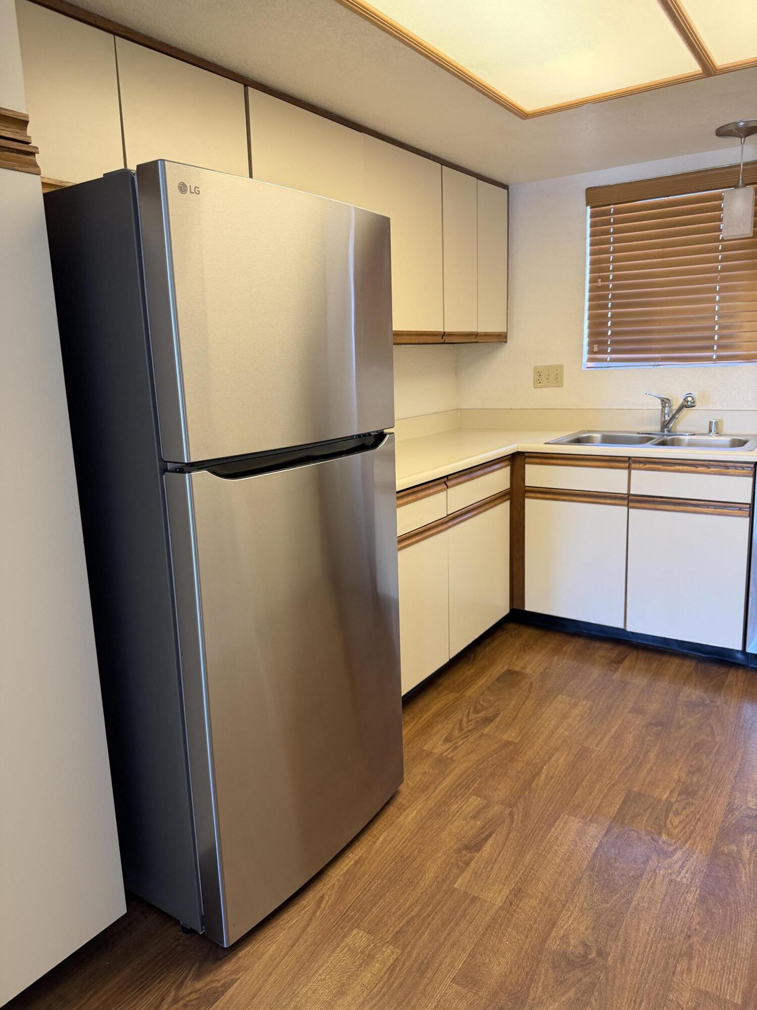 505 South Farrell Drive, Unit R112 Palm Springs, CA 92264 - Photo 7 of 19 Stainless steel appliances