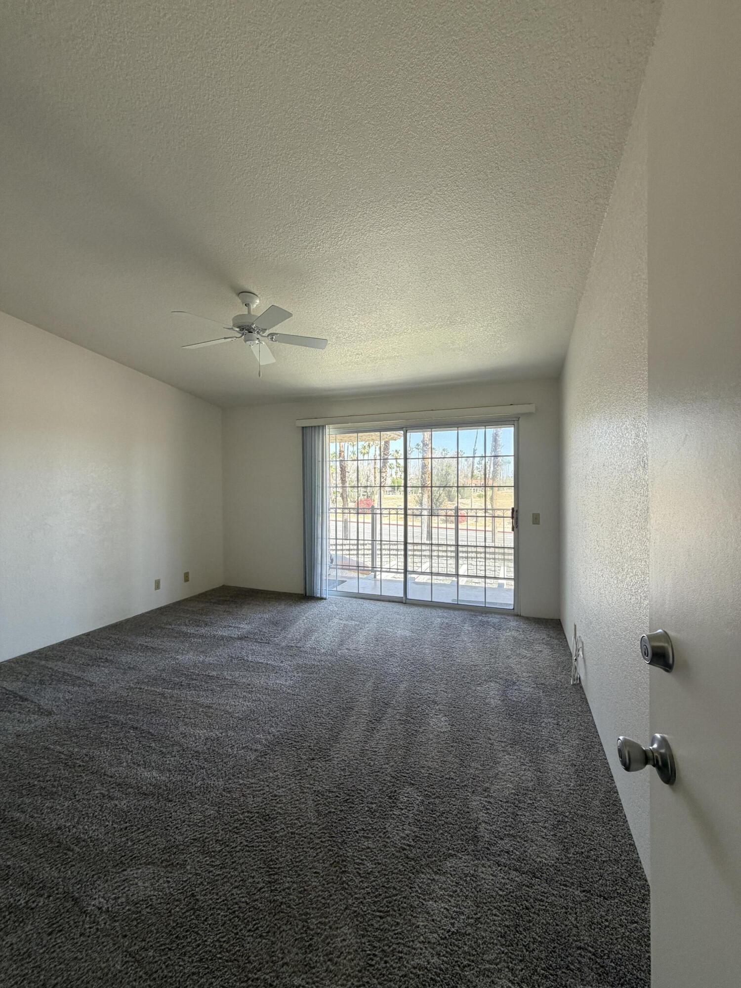 505 South Farrell Drive, Unit R112 Palm Springs, CA 92264 - Photo 9 of 19 Large bedroom