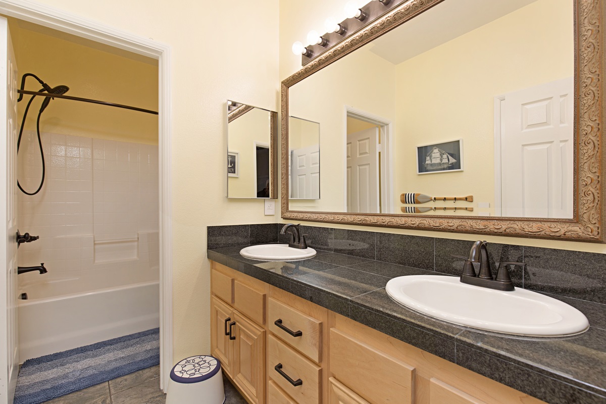 633 Sumner Way, Unit 2 Oceanside, CA 92058 - Photo 14 of 25 Gallery Image 14