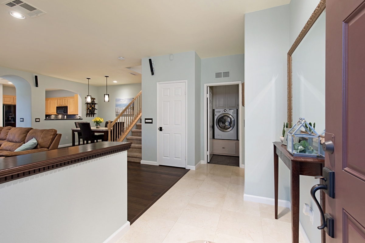 633 Sumner Way, Unit 2 Oceanside, CA 92058 - Photo 3 of 25 Gallery Image 3