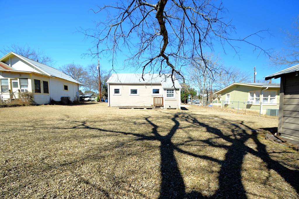 309 Lowry Street Kerrville, TX 78028 - Photo 25 of 29 a view of a house with snow on the road