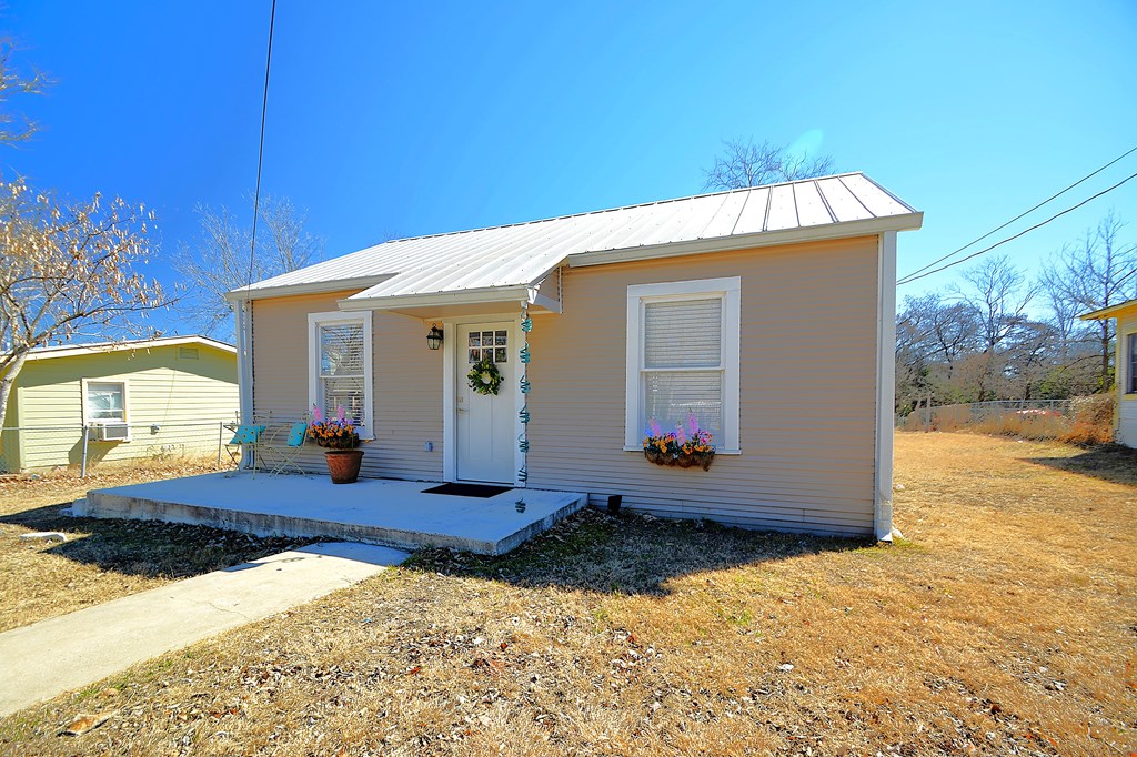 309 Lowry Street Kerrville, TX 78028 - Photo 29 of 29 a view of a front of house with a yard