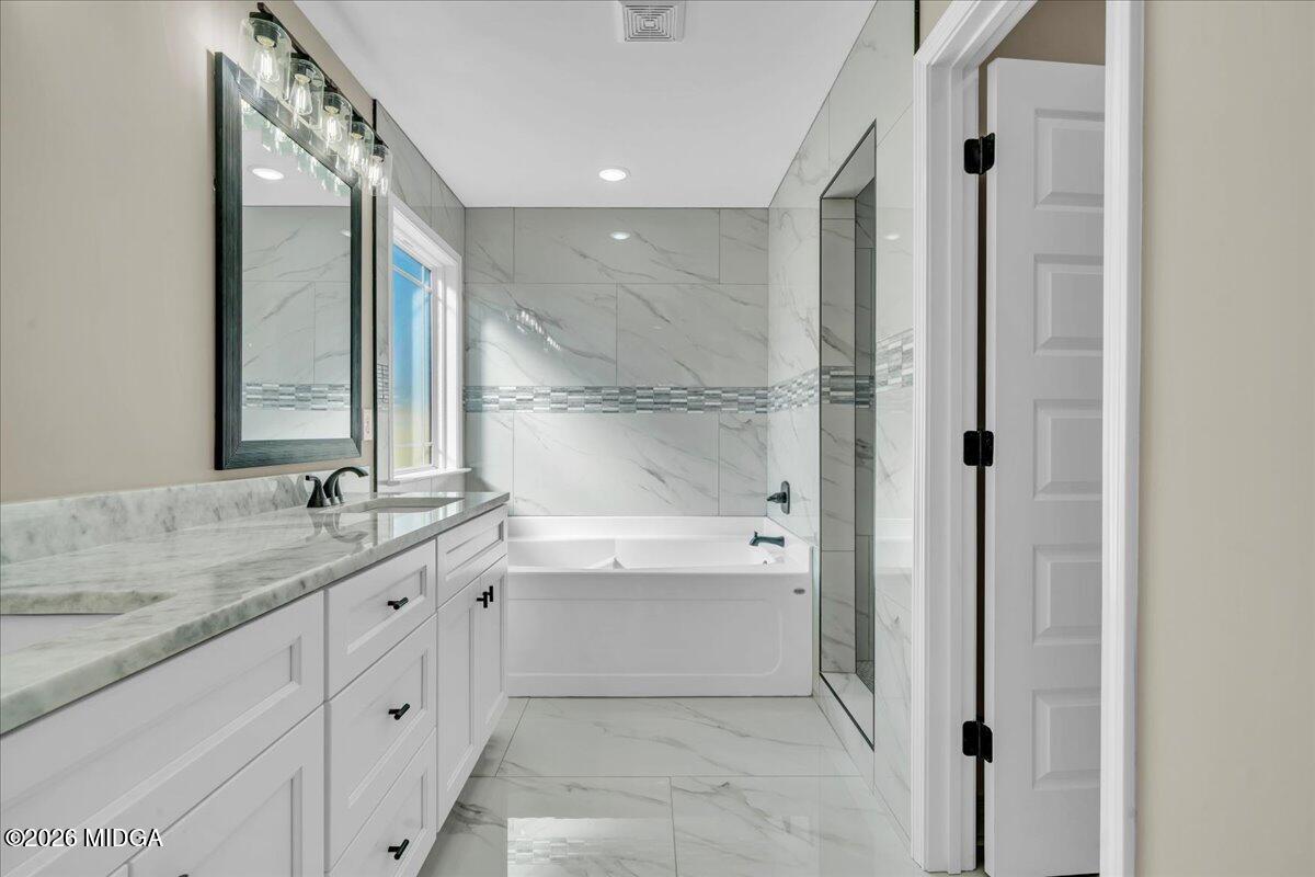 103 Early Drive Byron, GA 31008 - Photo 27 of 56 29 - Owner Suite Bath 1