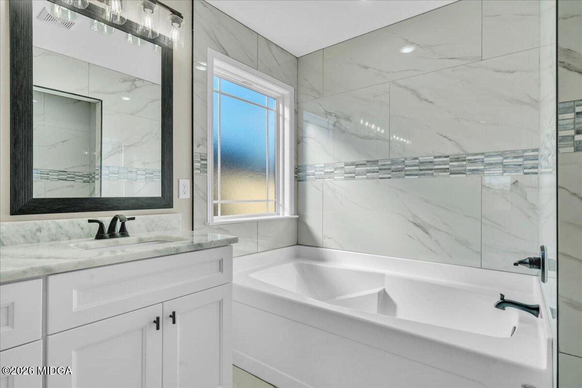 103 Early Drive Byron, GA 31008 - Photo 28 of 56 30 - Owner Suite Bath 2