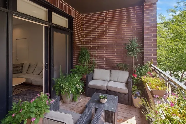 $735,000 | 1242 West Jackson Boulevard, Unit 2W, Chicago, IL 60607