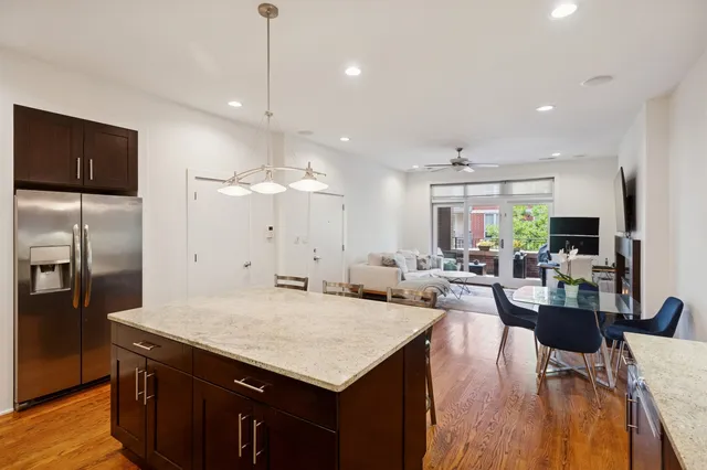 $735,000 | 1242 West Jackson Boulevard, Unit 2W, Chicago, IL 60607