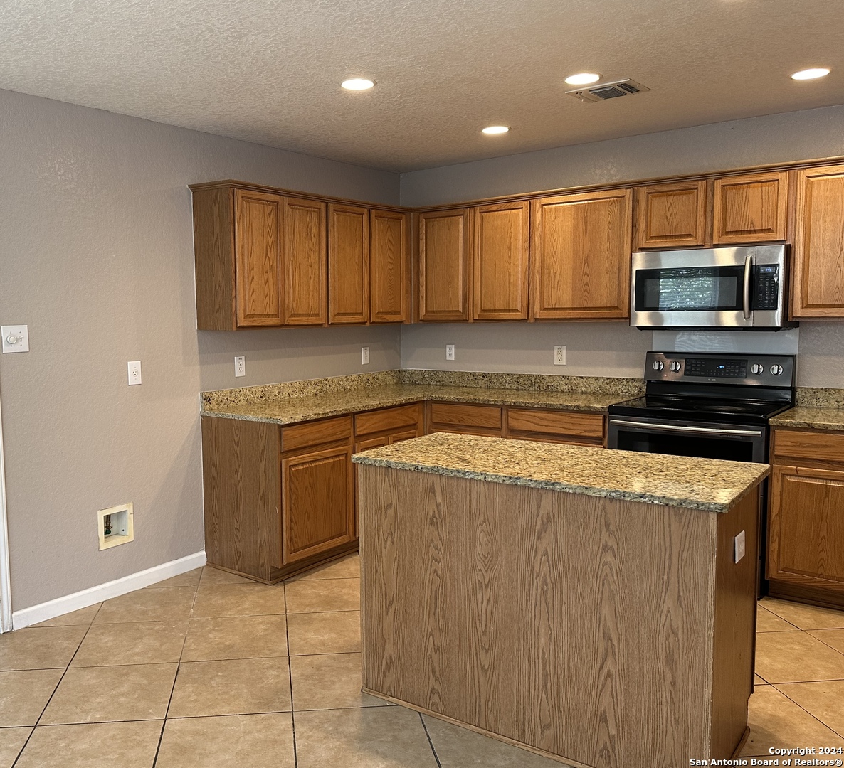 225 Woodstone Loop Cibolo, TX 78108 - Photo 9 of 33