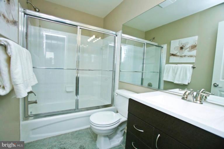1923 Belmont Road Northwest, Unit 1082 Washington, DC 20009 - Photo 11 of 20 Apartment Bath