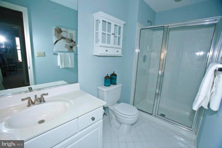 1923 Belmont Road Northwest, Unit 1082 Washington, DC 20009 - Photo 12 of 20 Bath #1