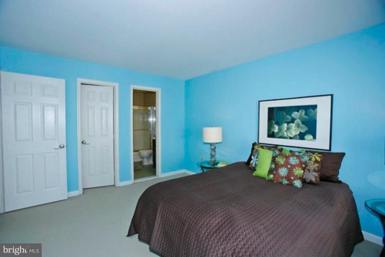 1923 Belmont Road Northwest, Unit 1082 Washington, DC 20009 - Photo 10 of 20 Bedroom #1