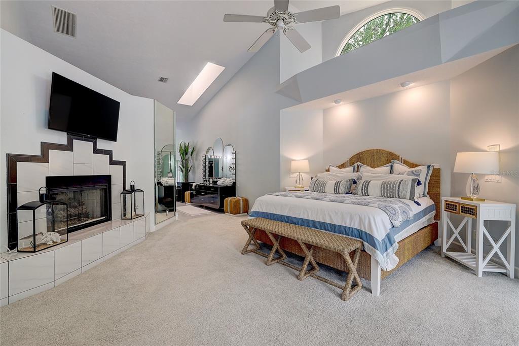 181 South Auburn Road Venice, FL 34292 - Photo 26 of 91 a spacious bedroom with a bed and a flat screen tv