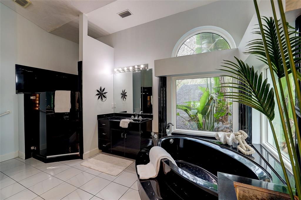 181 South Auburn Road Venice, FL 34292 - Photo 33 of 91 a view of a livingroom with furniture and a entryway