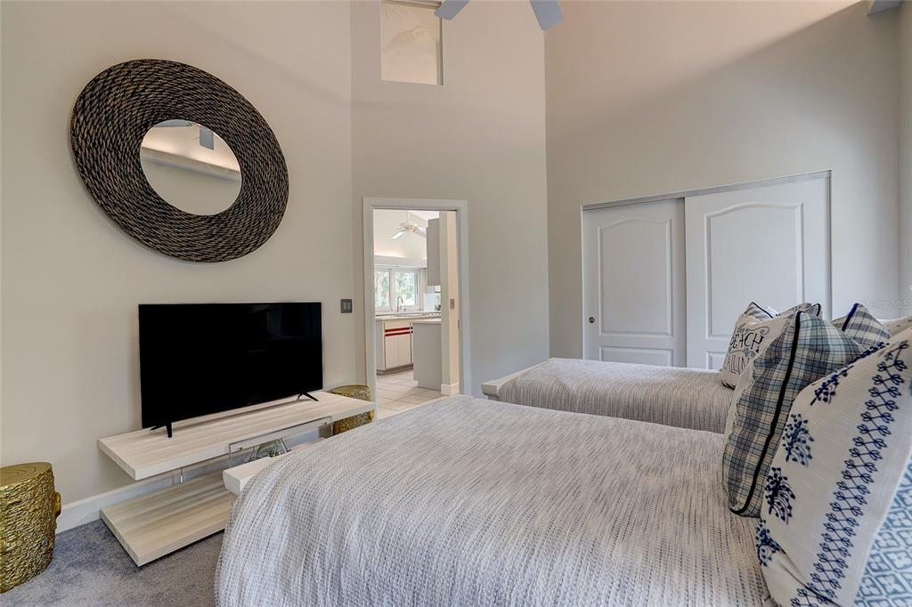 181 South Auburn Road Venice, FL 34292 - Photo 40 of 91 a bedroom with a bed and a flat tv screen