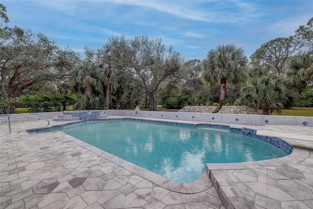181 South Auburn Road Venice, FL 34292 - Photo 59 of 91 a view of a swimming pool with a yard