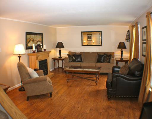 245 Alamae Lakes Road Washington, PA 15301 - Photo 2 of 18 Living Room.