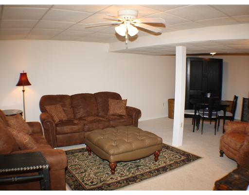 245 Alamae Lakes Road Washington, PA 15301 - Photo 14 of 18 Den/Family/Great Room.