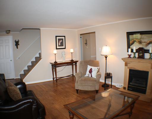 245 Alamae Lakes Road Washington, PA 15301 - Photo 3 of 18 Living Room.