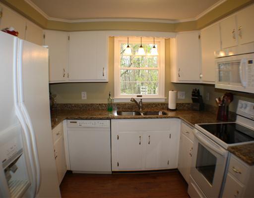 245 Alamae Lakes Road Washington, PA 15301 - Photo 5 of 18 Kitchen.