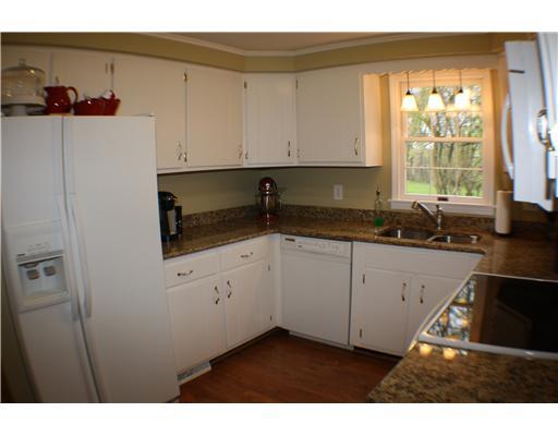 245 Alamae Lakes Road Washington, PA 15301 - Photo 6 of 18 Kitchen.
