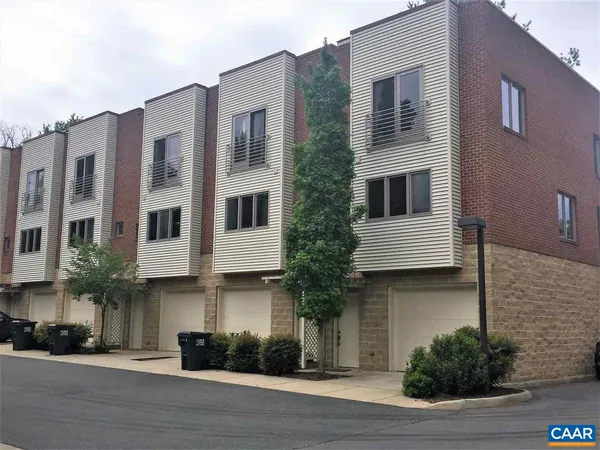 $2,250 | 1013 Linden Avenue, Unit T, Charlottesville, VA 22902
