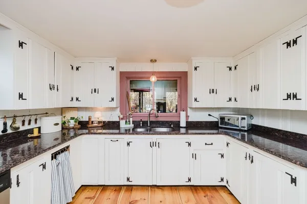 $599,900 | 429 South Street, Holliston, MA 01746