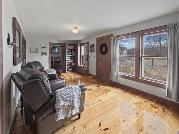 $599,900 | 429 South Street, Holliston, MA 01746