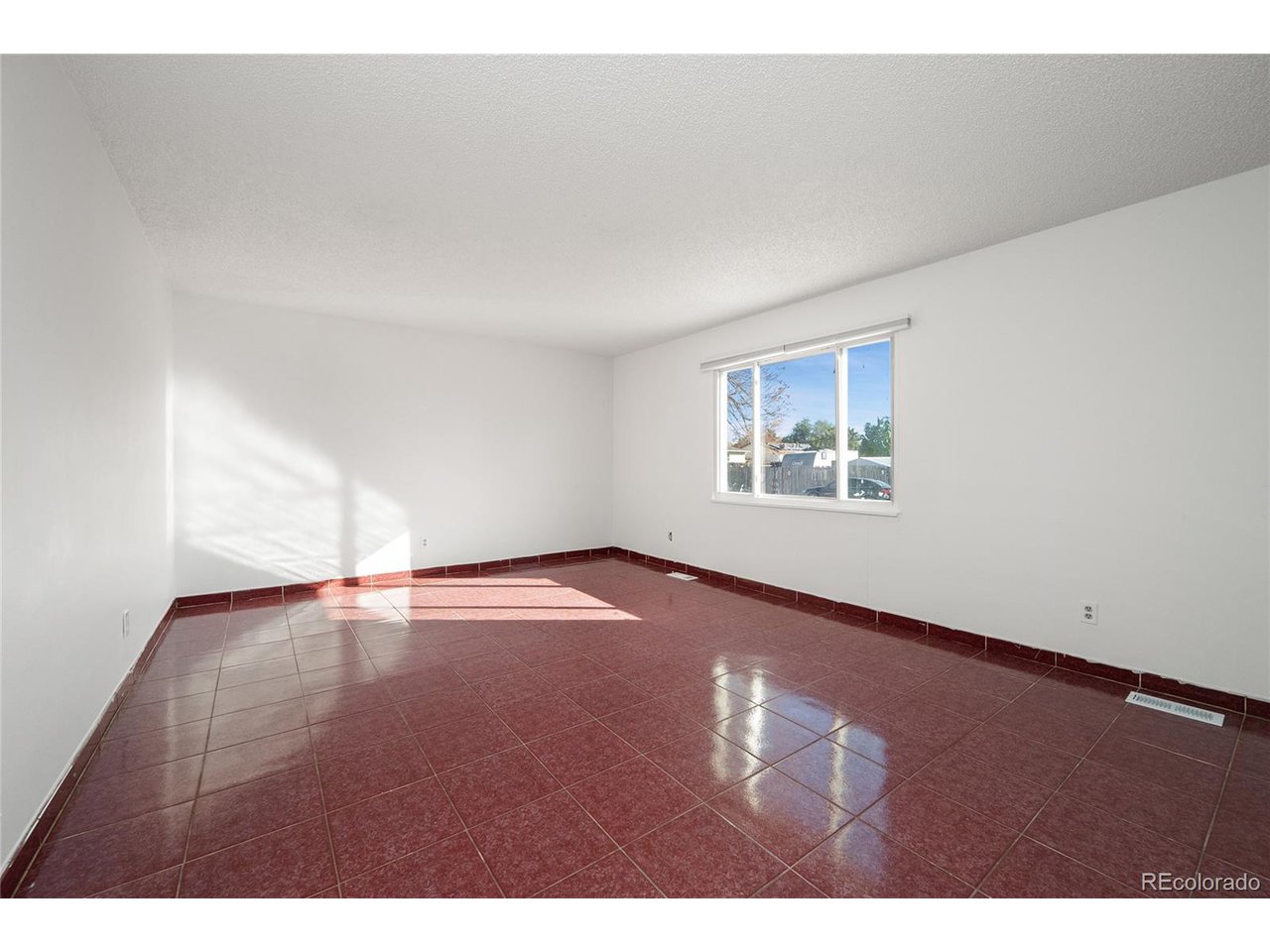 13301 Randolph Place Denver, CO 80239 - Photo 7 of 17