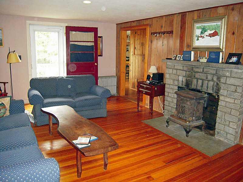 330 Wallston Road Tenants Harbor, ME 04860 - Photo 4 of 5 Living Room.