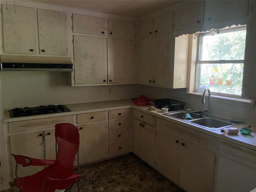 188 Pryor Street Rusk, TX 75785 - Photo 10 of 22 a kitchen with stainless steel appliances granite countertop a sink a stove and white cabinets