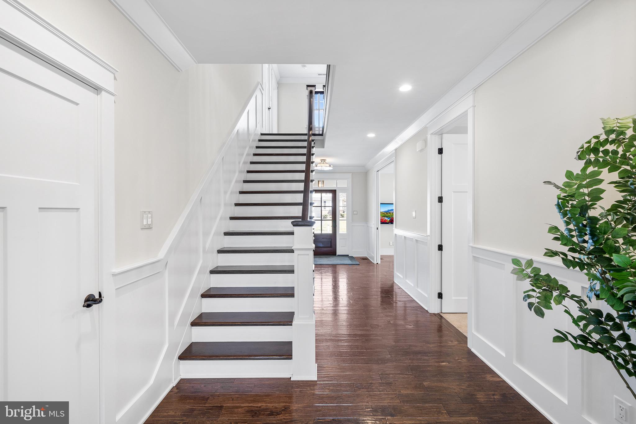 5 Raffaela Drive Malvern, PA 19355 - Photo 4 of 38 9 foot ceilings, moldings, freshly painted