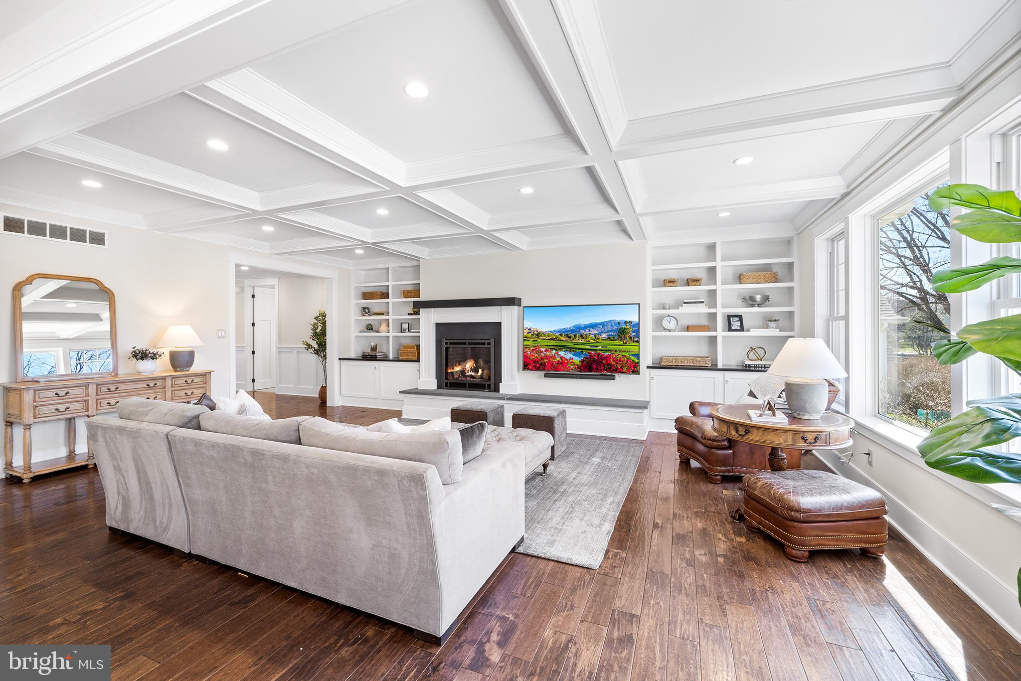 5 Raffaela Drive Malvern, PA 19355 - Photo 7 of 38 Gas Fireplace, Built In's, Lots of Natural Light