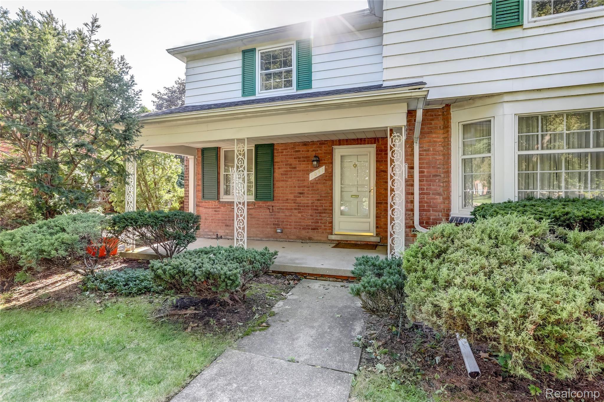 1041 Yorkshire Road, Grosse Pointe Park, MI-3.jpg-FULL