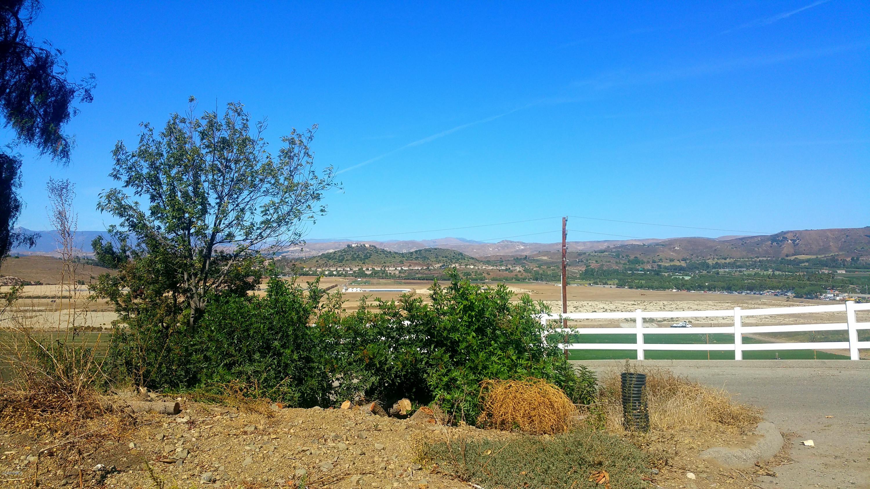4934 Read Road Thousand Oaks, CA 93021 - Photo 5 of 14 private drive lined with fencing