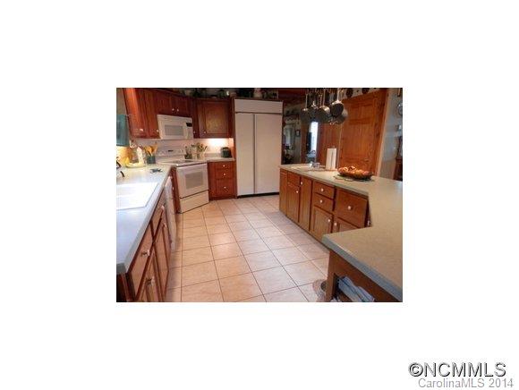 501 Raccoon Point Canton, NC 28716 - Photo 10 of 24