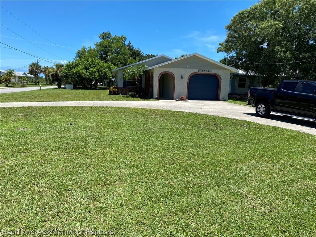 1715 South Riverside Drive Edgewater, FL 32132 - Photo 2 of 17 Gallery Image 2