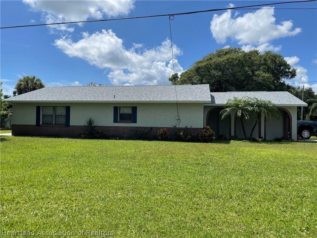 1715 South Riverside Drive Edgewater, FL 32132 - Photo 3 of 17 Gallery Image 3