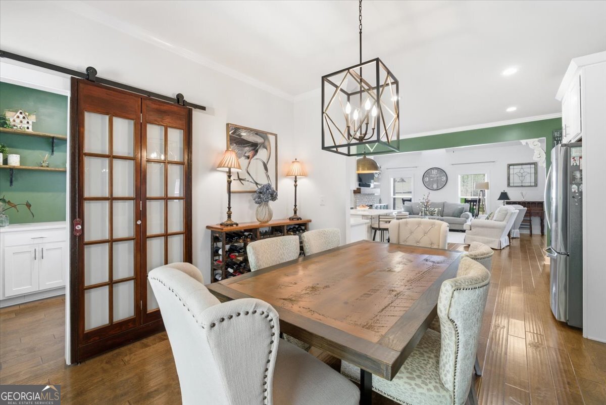 731 Markhams Drive Madison, GA 30650 - Photo 19 of 68 a living room with furniture