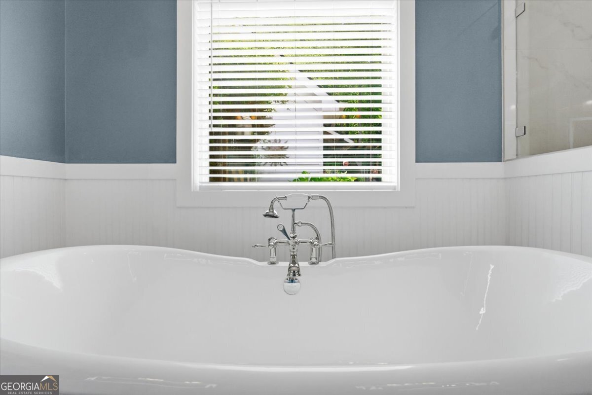 731 Markhams Drive Madison, GA 30650 - Photo 31 of 68 a bath tub sitting in a bathroom next to a window