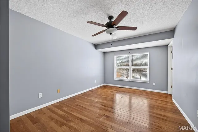 $324,900 | 522 Pioneer Drive, St. Peters, MO 63376