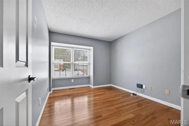 $324,900 | 522 Pioneer Drive, St. Peters, MO 63376