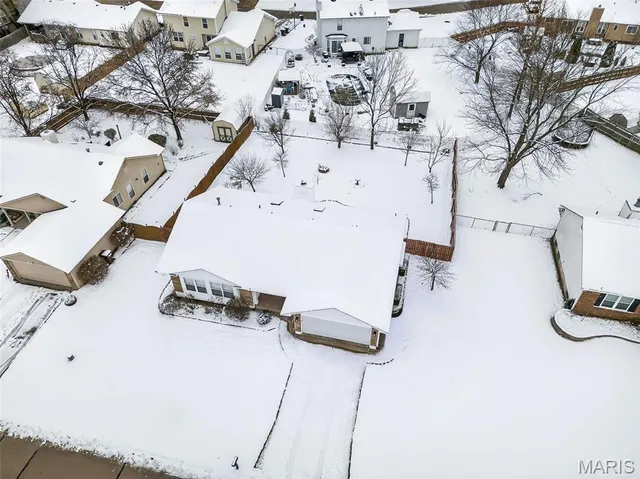 $324,900 | 522 Pioneer Drive, St. Peters, MO 63376