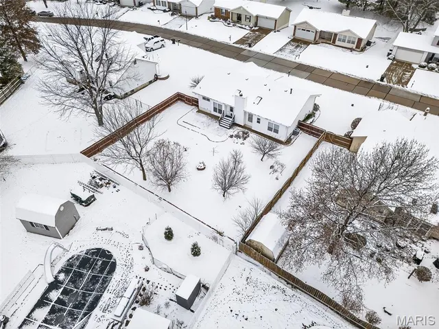 $324,900 | 522 Pioneer Drive, St. Peters, MO 63376