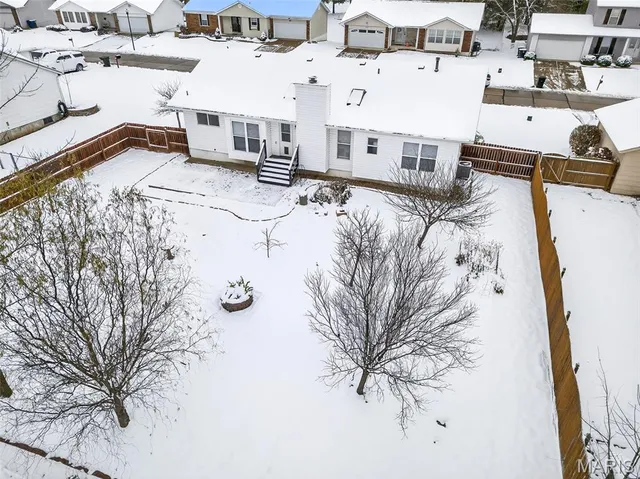 $324,900 | 522 Pioneer Drive, St. Peters, MO 63376