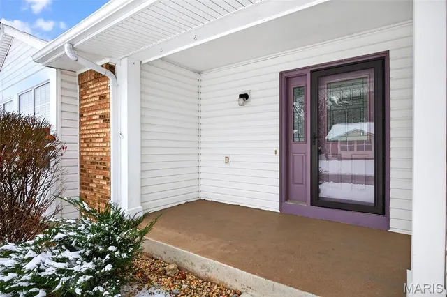 $324,900 | 522 Pioneer Drive, St. Peters, MO 63376