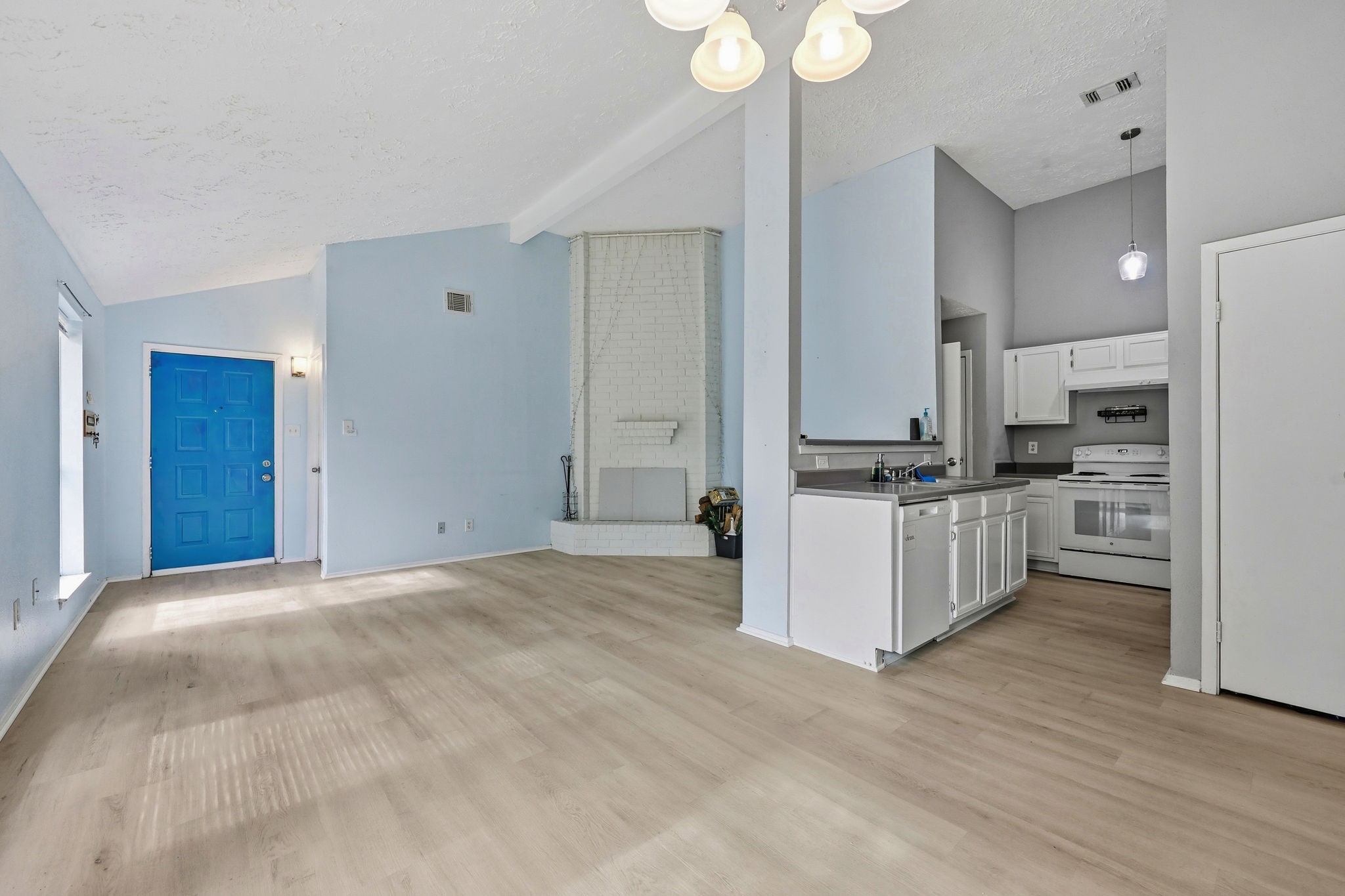 5421 Diane Court Spring, TX 77373 - Photo 12 of 24 a view of kitchen with wooden floor and electronic appliances