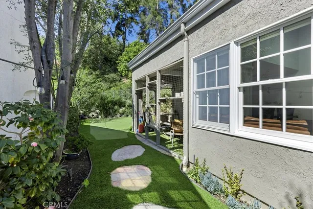 a view of an house with backyard space and garden