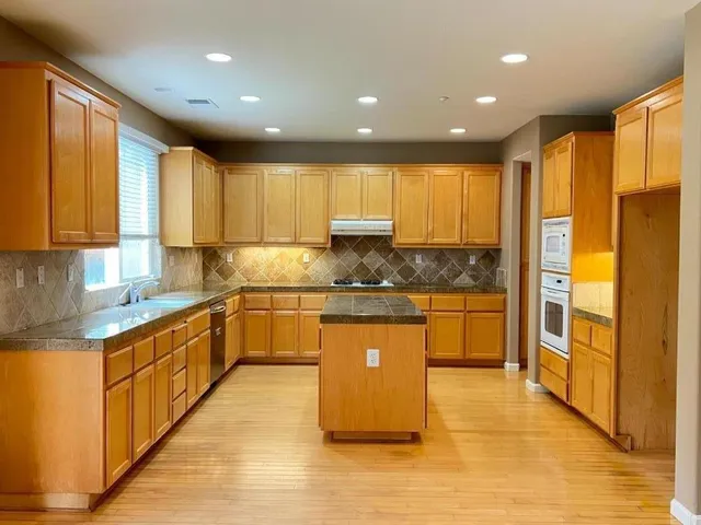 $3,600 | 2827 Canwick Lane, Brentwood, CA 94513