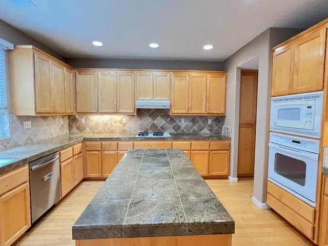 $3,600 | 2827 Canwick Lane, Brentwood, CA 94513